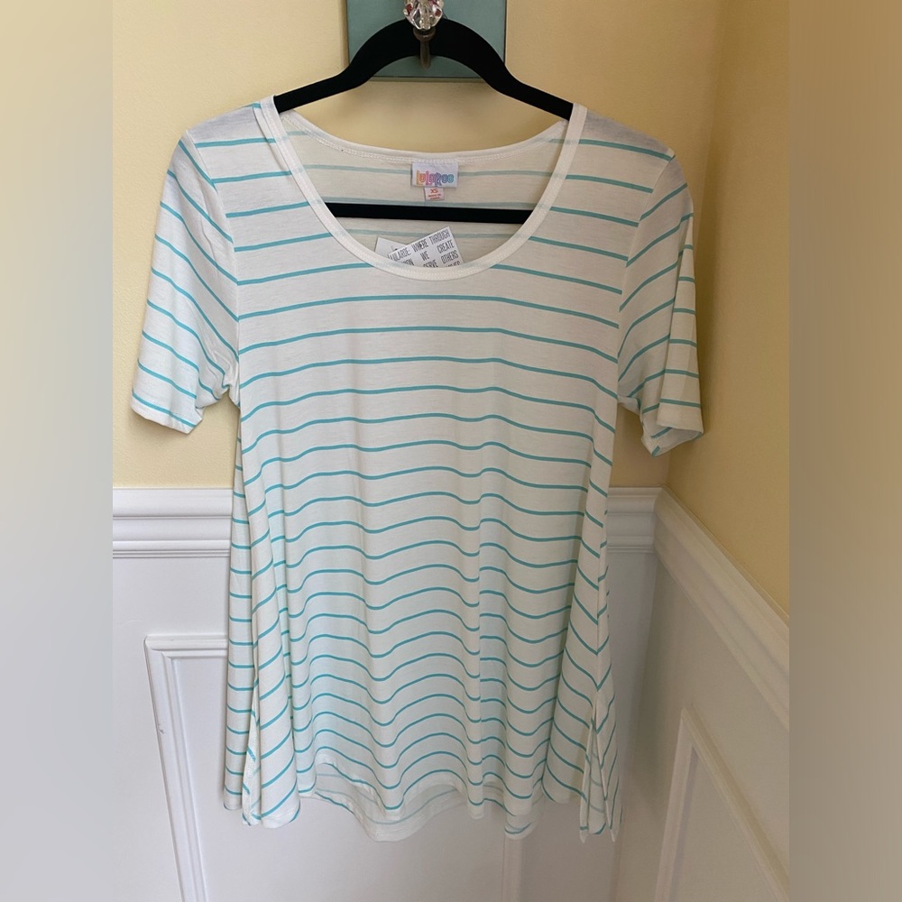 Lularoe perfect t. Size xs.